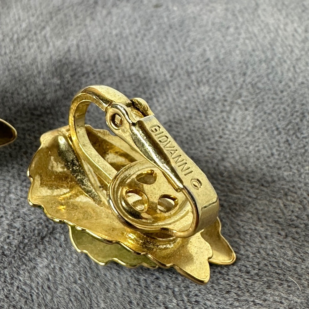 Vintage Giovanni Green Enamel Double Leaf Gold Tone Clip On Earrings Signed - Picture 6 of 15